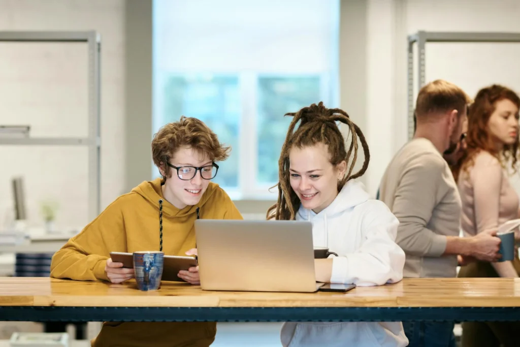 SEO vs reklamy - porównanie strategii marketingowych